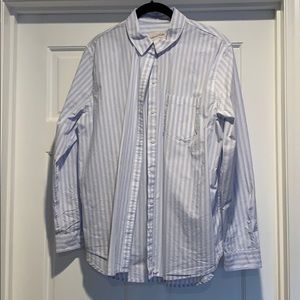 Universal Thread button down top